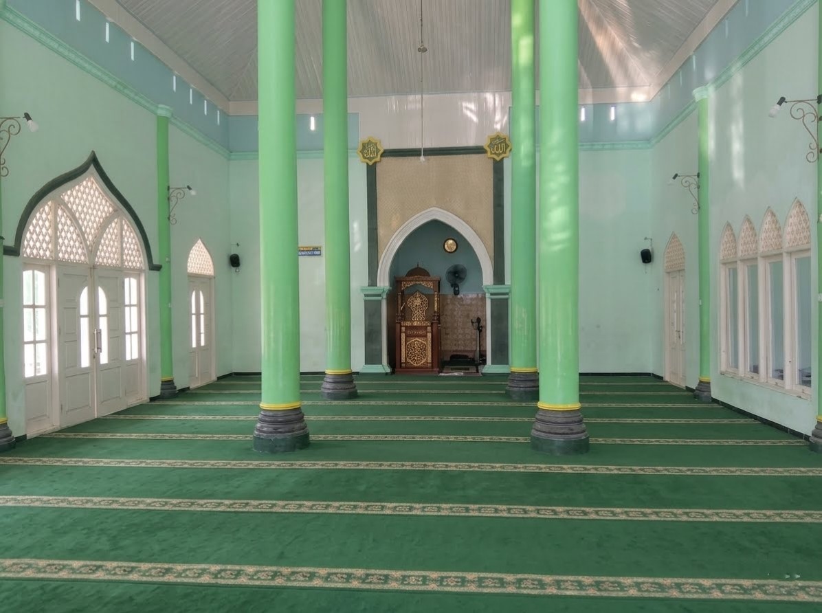 Dokumentasi kegiatan Gerakan Bersih-Bersih Masjid di Masjid Baitul Makmur Kampung Sialang Baru