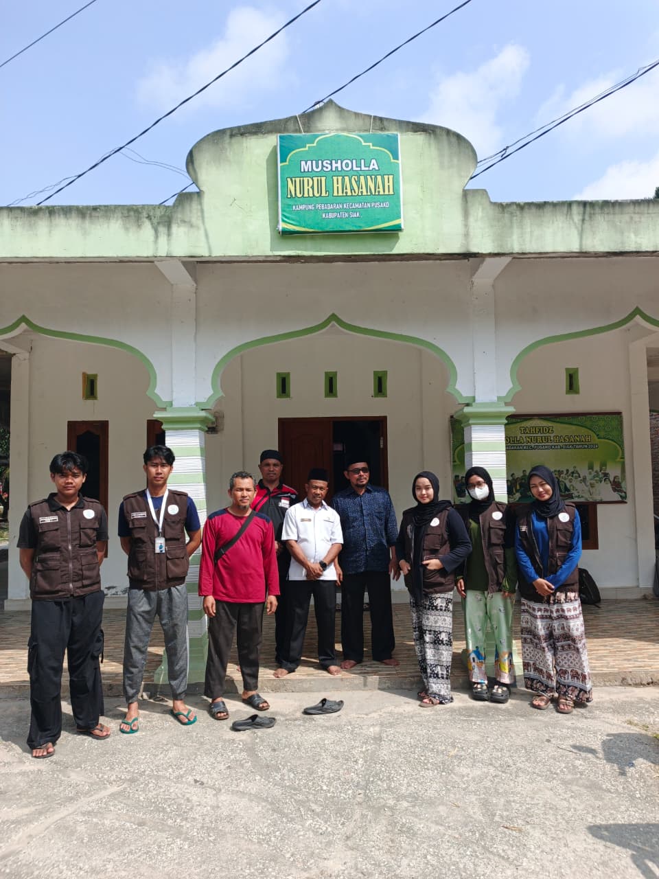 Dokumentasi kegiatan Gerakan Bersih-Bersih Masjid KUA Pusako