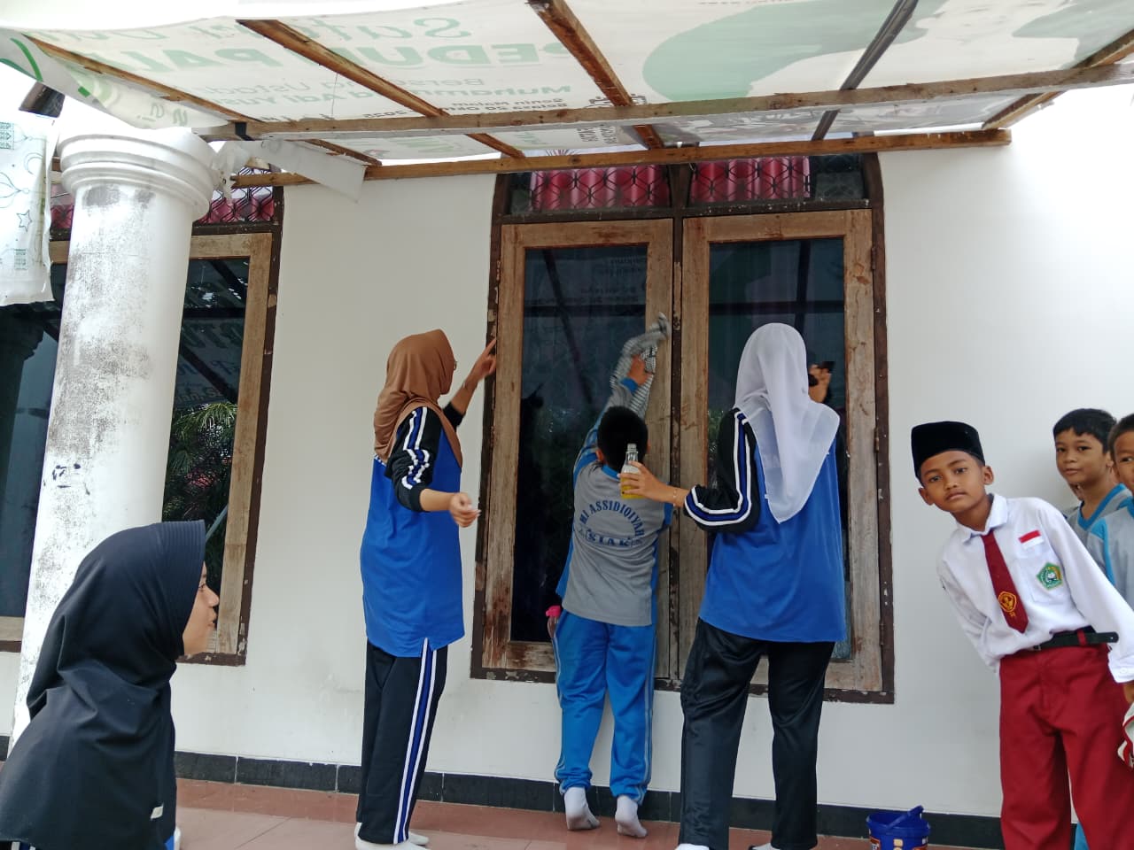 Dokumentasi kegiatan Gerakan Bersih-Bersih Masjid di Masjid Al-Fattah Kecamatan Siak