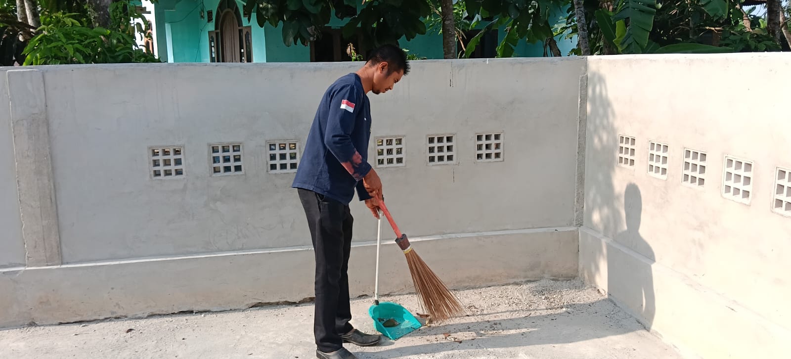 Dokumentasi kegiatan Gerakan Bersih-Bersih Masjid