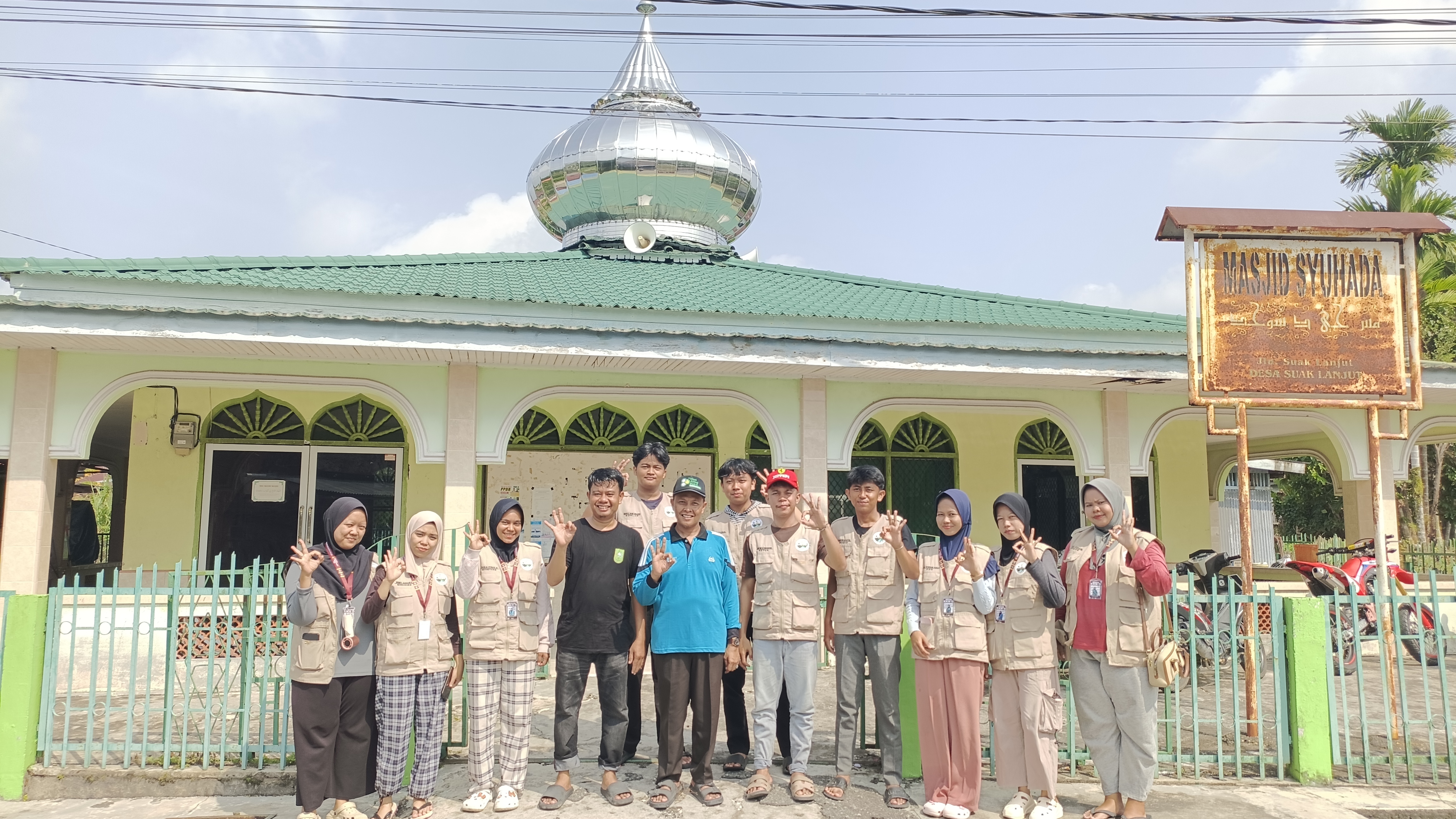 Gerakan Bersih-Bersih Masjid di Masjid syuhada, suak lanjut kecamatan siak kabupaten siak, Kecamatan Siak — Aksi Penyuluh agama dan pemerintah desa