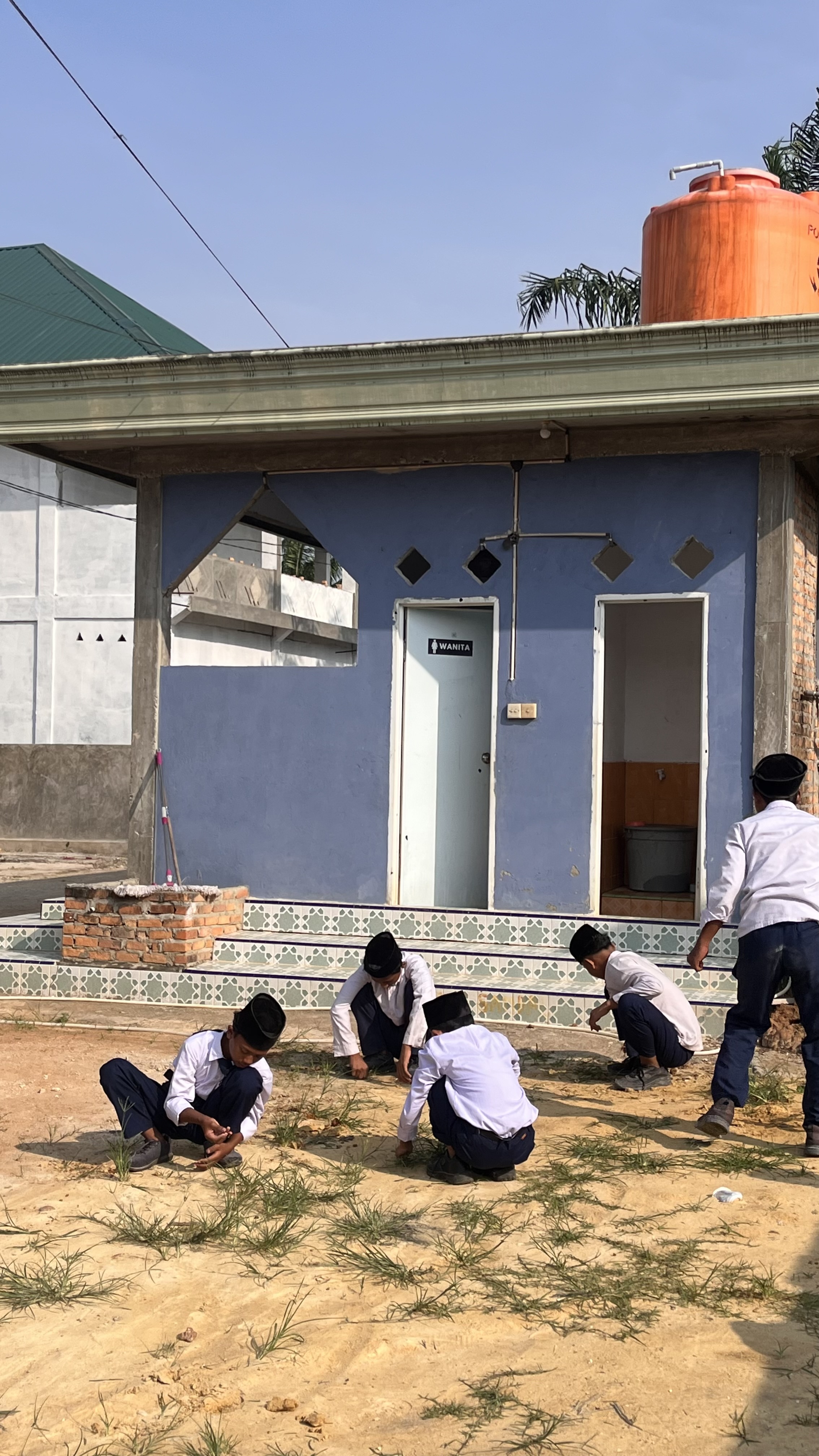 Dokumentasi kegiatan Gerakan Bersih-Bersih Masjid di Masjid Abdurrahim