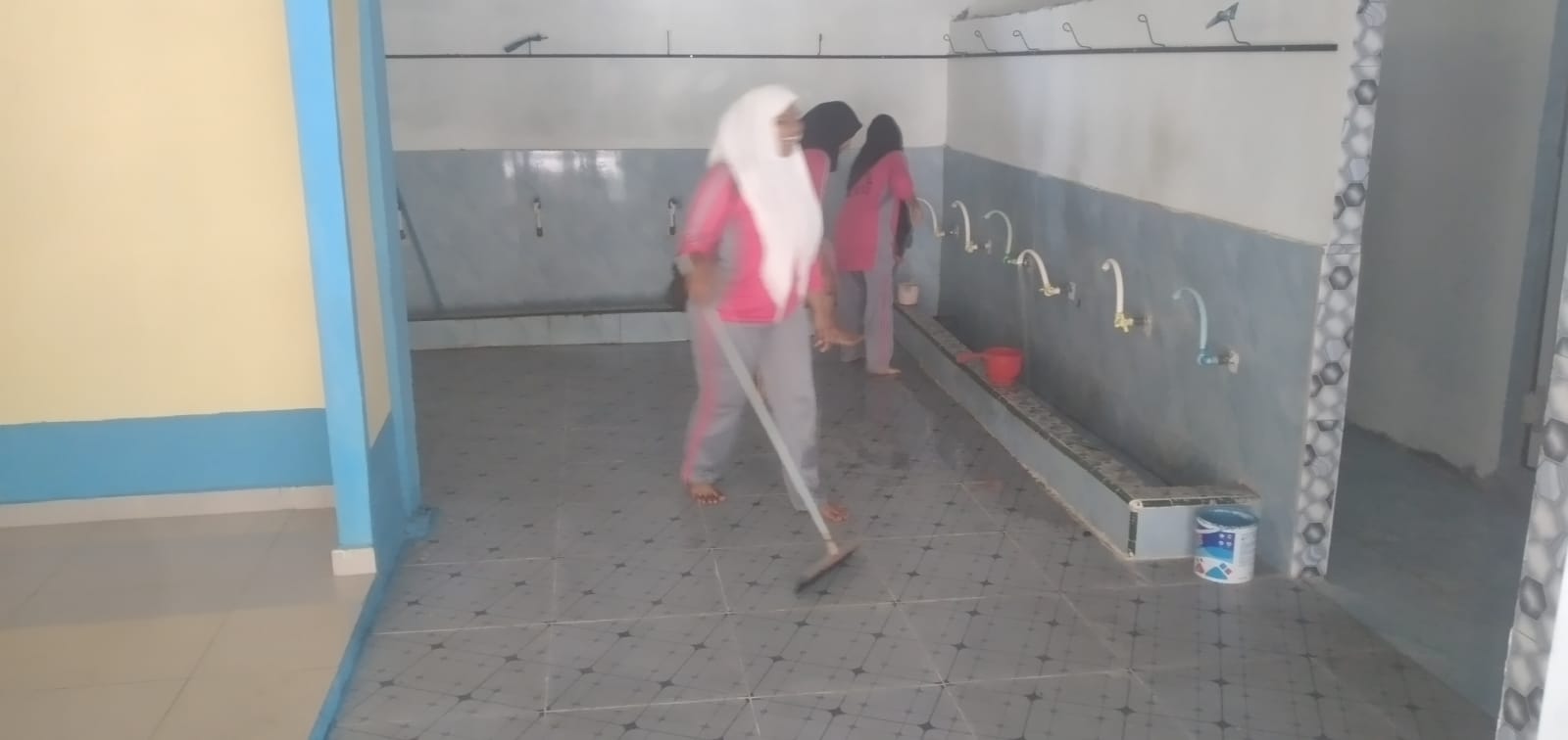 Gerakan Bersih-Bersih Masjid di Musholla Nur Ihsan, Kecamatan Kandis — Aksi Guru dan Murid MAS AL IKHLAS