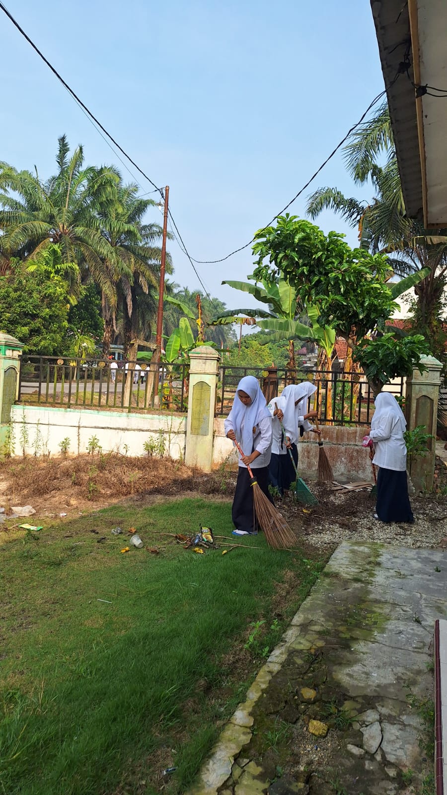 Dokumentasi kegiatan GABERMAS MTs AR RIYADH : BERSIH MASJID, NYAMAN BERIBADAH, LINGKUNGAN ASRI