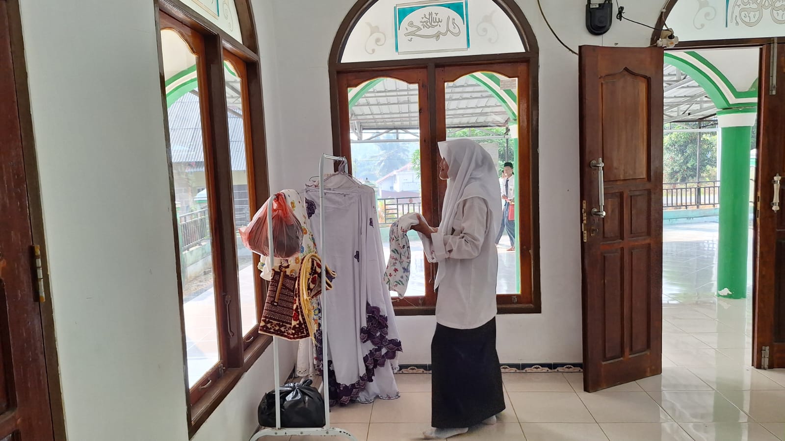 Dokumentasi kegiatan GABERMAS MTs AR RIYADH : BERSIH MASJID, NYAMAN BERIBADAH, LINGKUNGAN ASRI