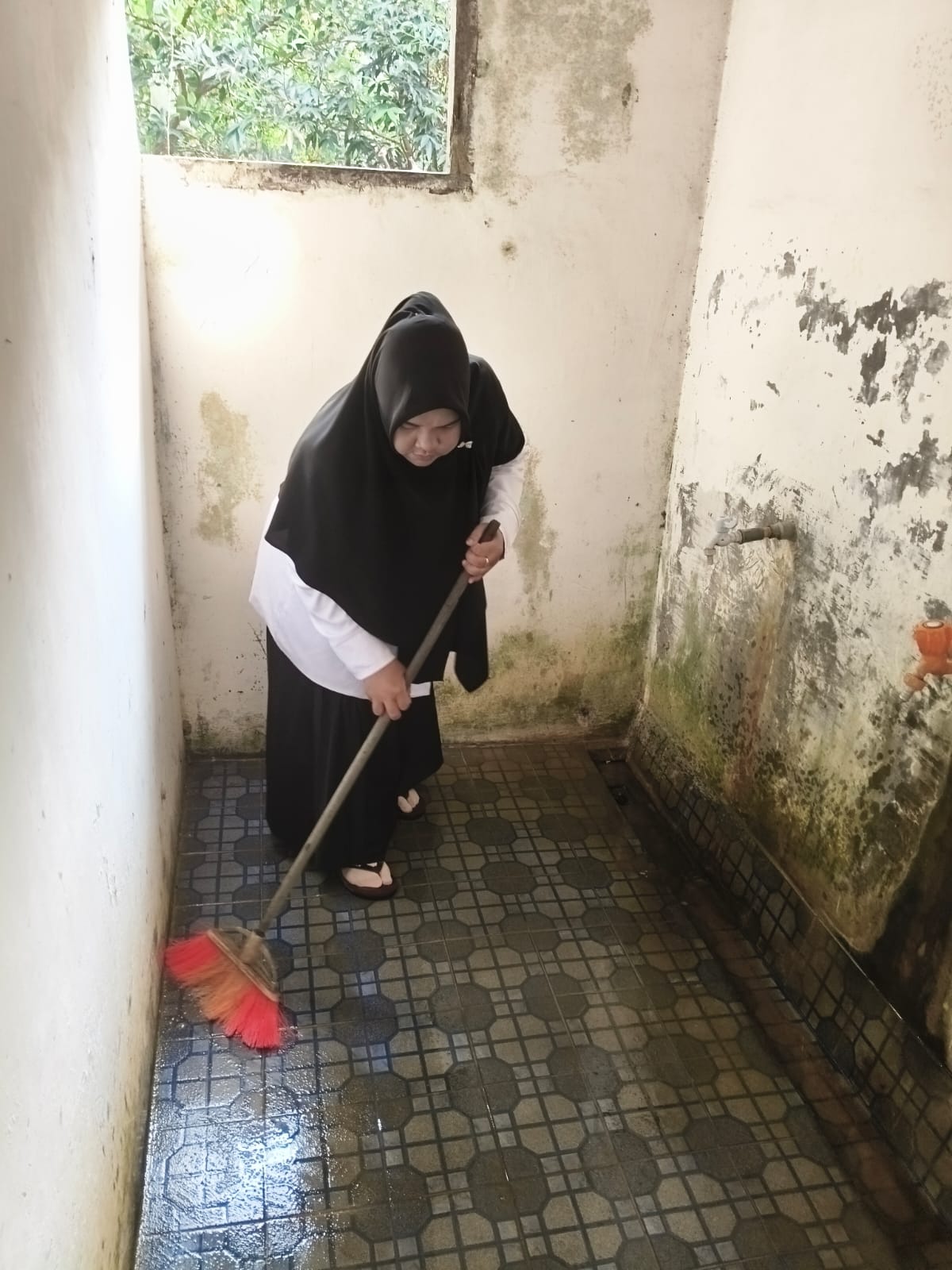 Dokumentasi kegiatan GABERMAS MTs AR RIYADH : BERSIH MASJID, NYAMAN BERIBADAH, LINGKUNGAN ASRI