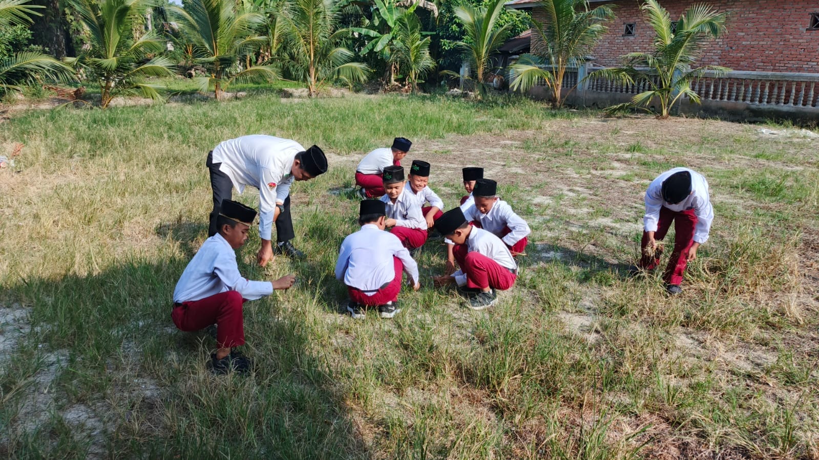 Dokumentasi kegiatan Gerakan Bersih-bersih mesjid
